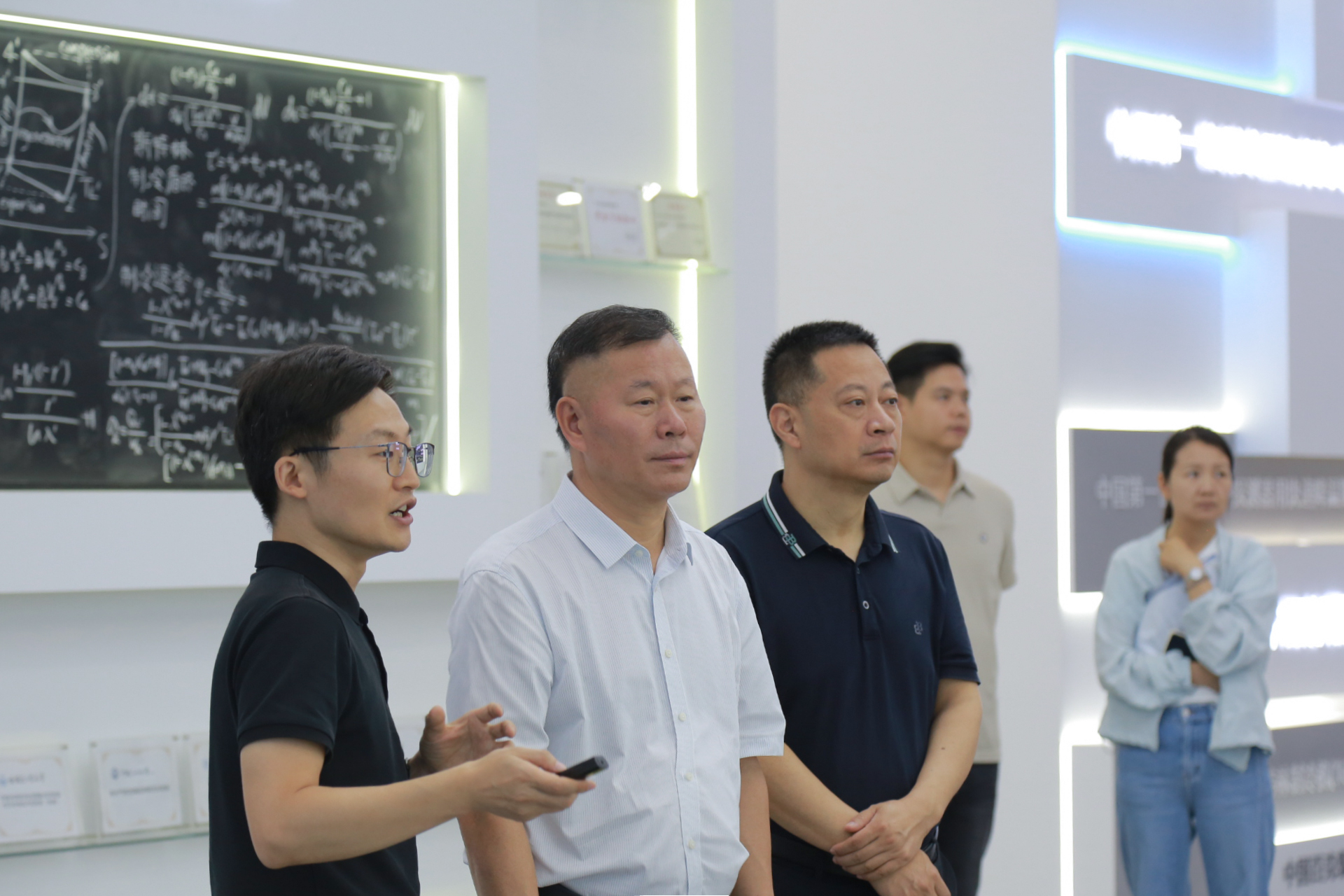 合肥市政協副主席何慶瑞赴航譜時代走訪調研